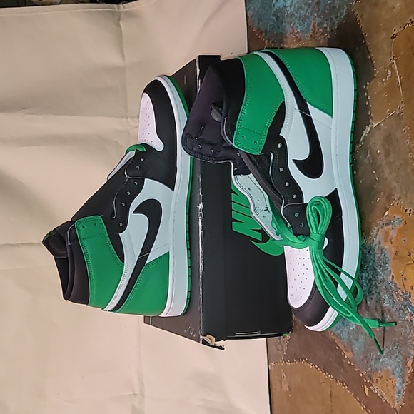 Nike Jordan One high Retro Lucky Green. Worn once.   Men's size 13 - Picture 4 of 16